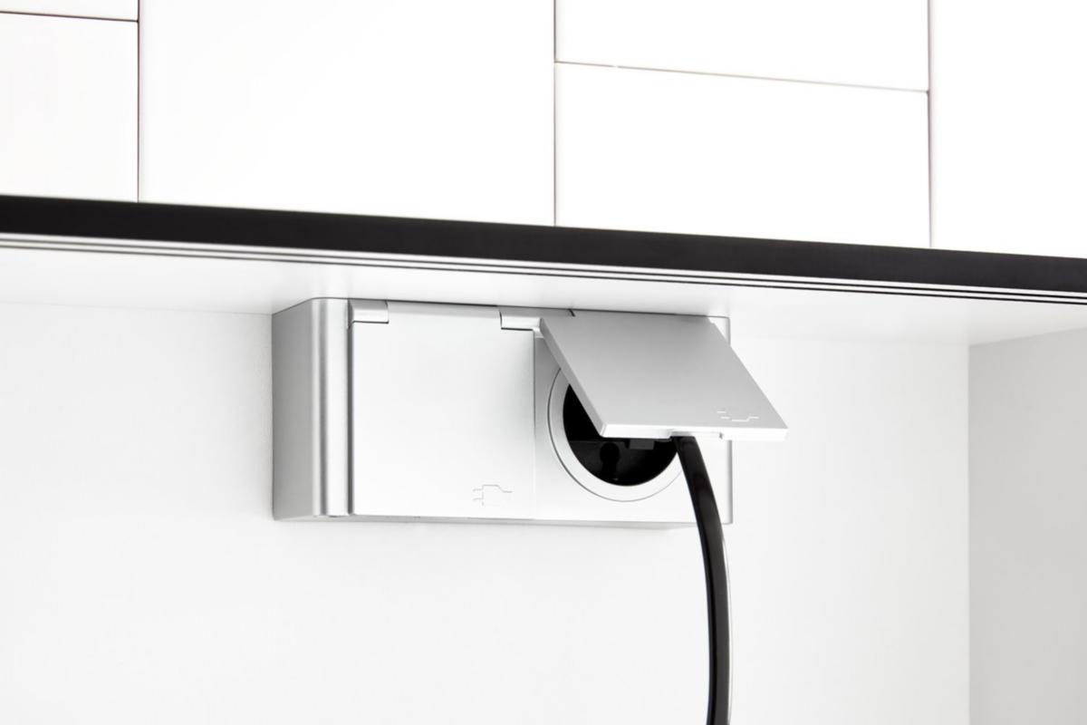 Uttagsbox Skåform 2 uttag - UTTAGSBOX M 2 UTTAG MED LOCK VÄNDBART HÖGER/VÄNSTER IP44