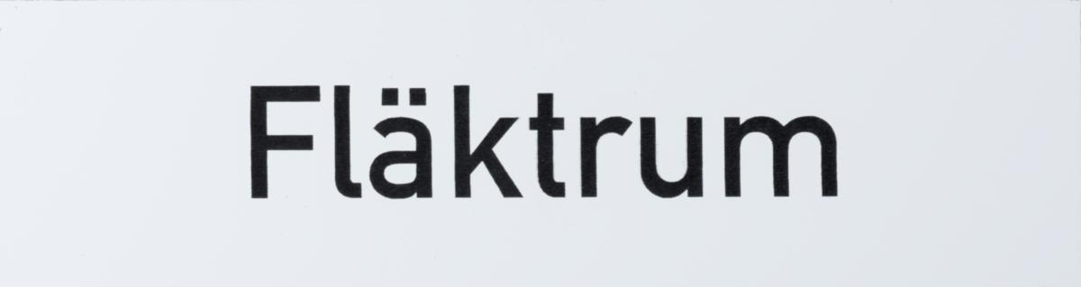 Hänvisingsskyltar "Rum/utrymmen", graverade - SKYLT GRAVERAD FLÄKTRUM 38-2420 150X40MM