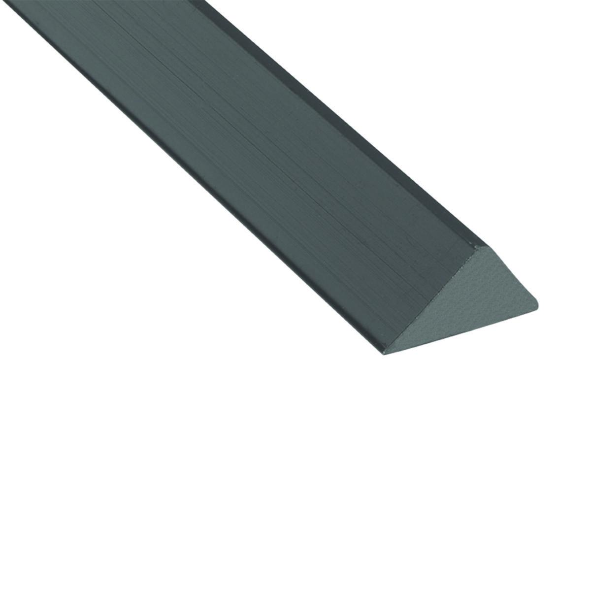 Faslist massiv, plast - FASLIST 10x10 L=3 MTR MASSIV TREKANTSLIST MED SPIKHÅL