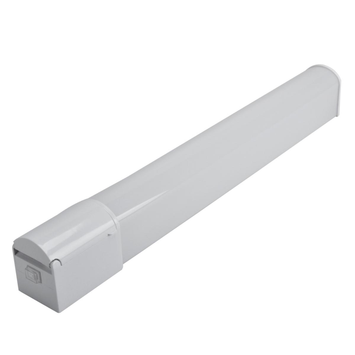Badrumsarmatur Spektra - SPEGELARM 8W 640LM 3K M.UTTAG SPEKTRA